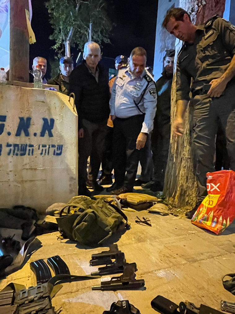 The weapon seized from the terrorists in the attack in Hadera (Photo: Police Spokeswoman)