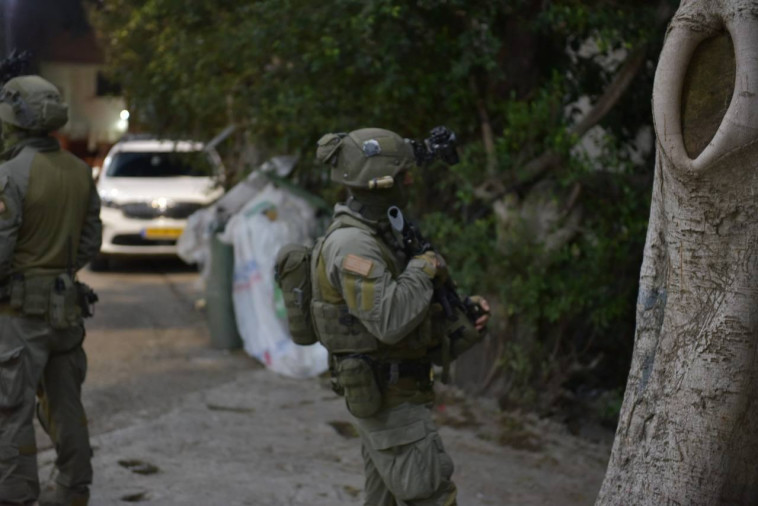 כוחות הביטחון בפעילות בעקבות פיגוע הירי בחדרה (צילום: דוברות המשטרה)