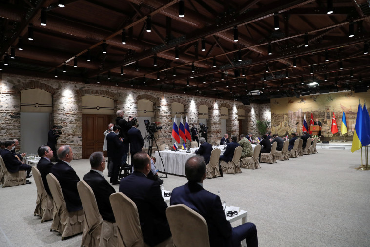 שיחות המשא ומתן בטורקיה בין רוסיה לאוקראינה  (צילום: Handout via REUTERS)