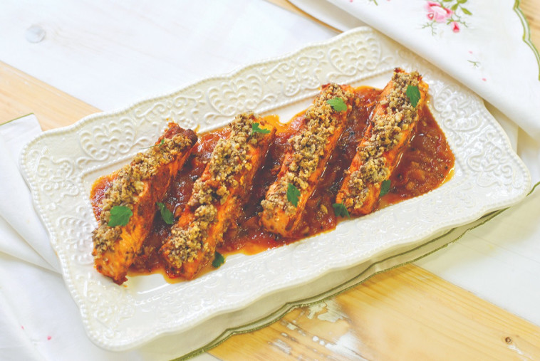 נתחי פילה סלמון באריסה, קראסט גרעינים ועגבניות קונפי