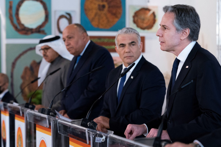 לפיד ובלינקן בפסגת הנגב