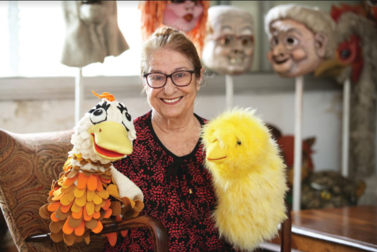 יהודית גרינשפן - מעצבת הבובות של ''פרפר נחמד''  (צילום: אלוני מור)