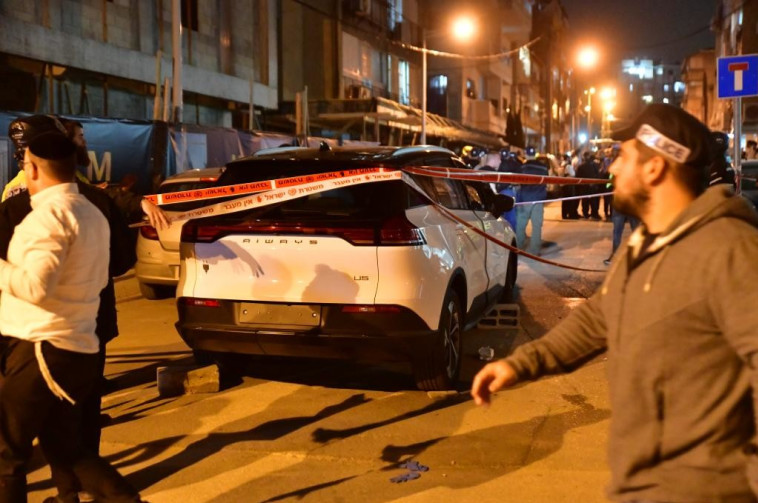 הרכב שנפגע בזירת הפיגוע בבני ברק