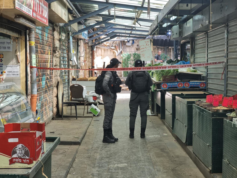 אירוע תקיפת השוטרים בשוק מחנה יהודה (צילום: דוברות המשטרה)
