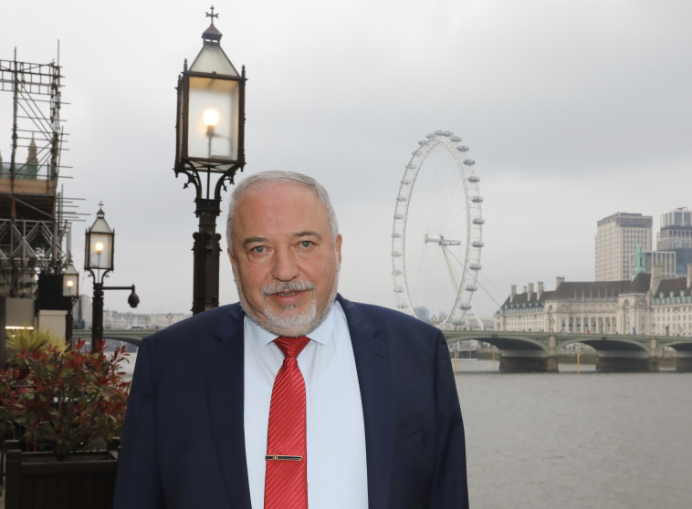 שר האוצר, אביגדור ליברמן, בלונדון