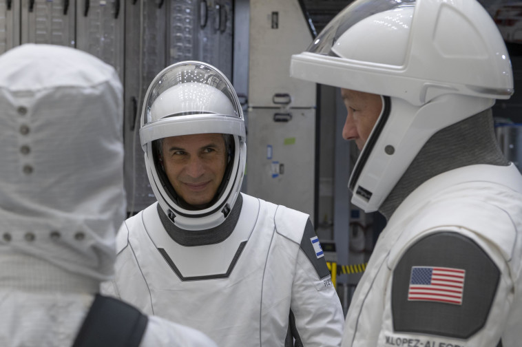 Eitan Steve in the space suit (Photo: Axiom Space & SpaceX)