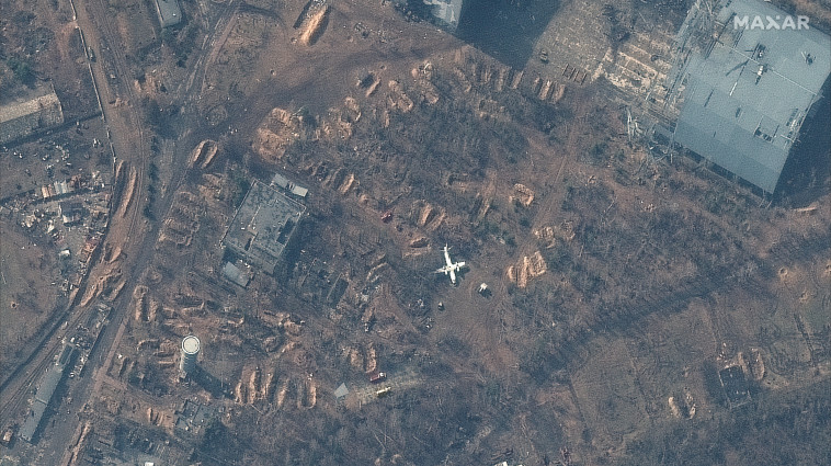 תמונת לווין שמראה כי  כוחות רוסים נסוגו מנמל התעופה אנטונוב, מחוץ לקייב (צילום: רויטרס)
