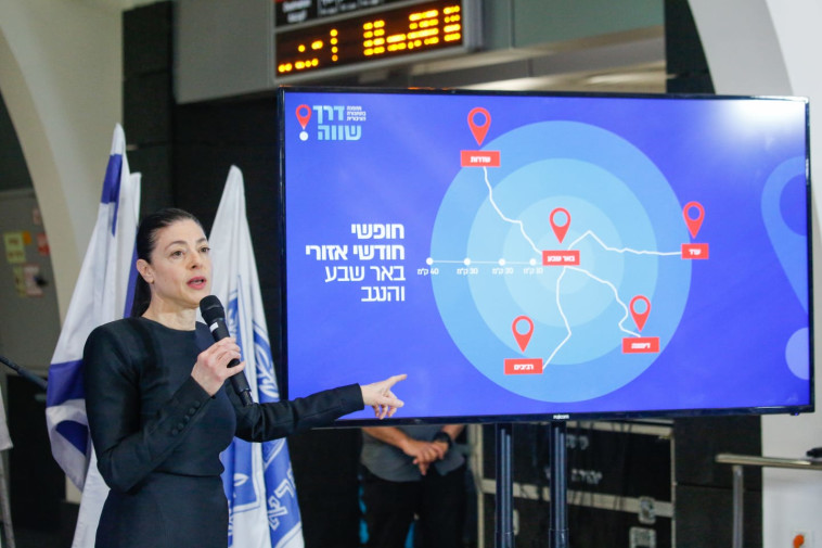 שרת התחבורה מיכאלי במסיבת עיתונאים