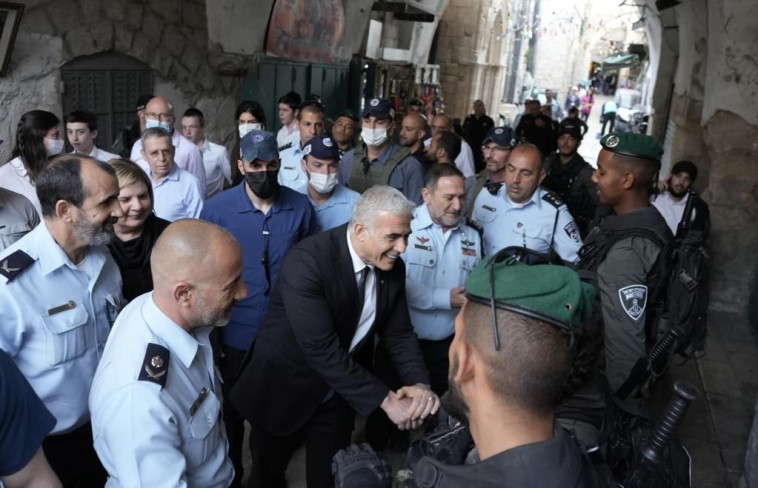 שר החוץ יאיר לפיד בביקור בשער שכם לאור המתיחות הביטחונית