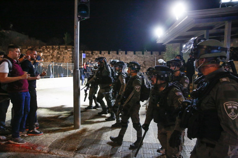 כוחות הביטחון נערכים לעימותים בשער שכם