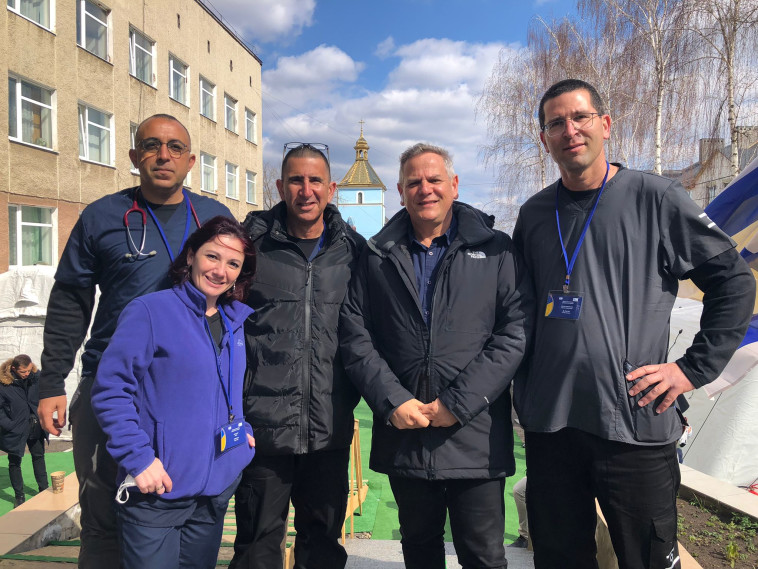 השר ניצן הורוביץ בביקור בבית חולים שדה באוקראינה