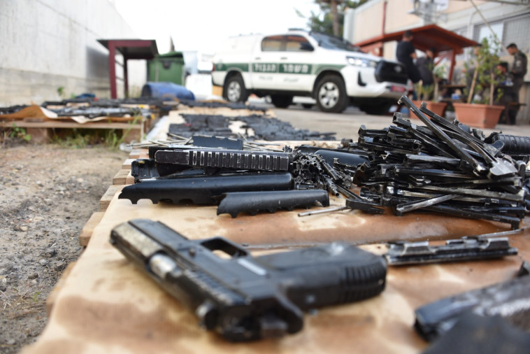 מצבור הנשק שנתפס בלקיה (צילום: דוברות המשטרה)