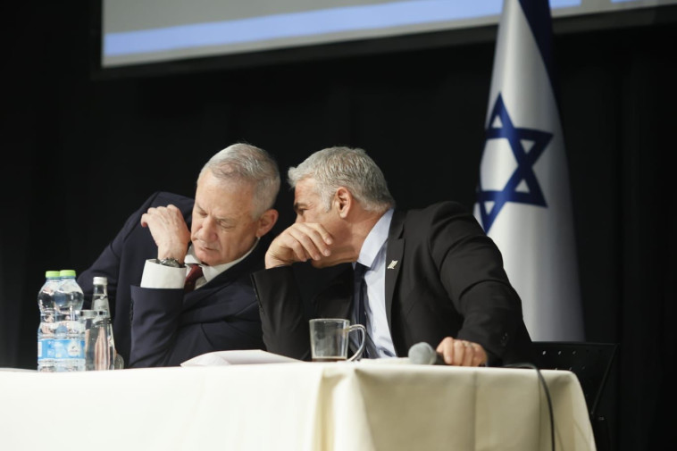 יאיר לפיד, בני גנץ