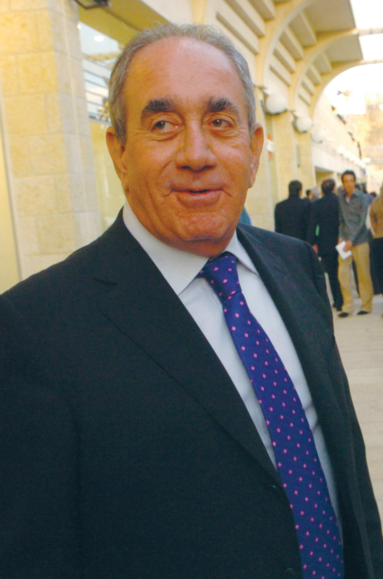 אלפרד אקירוב