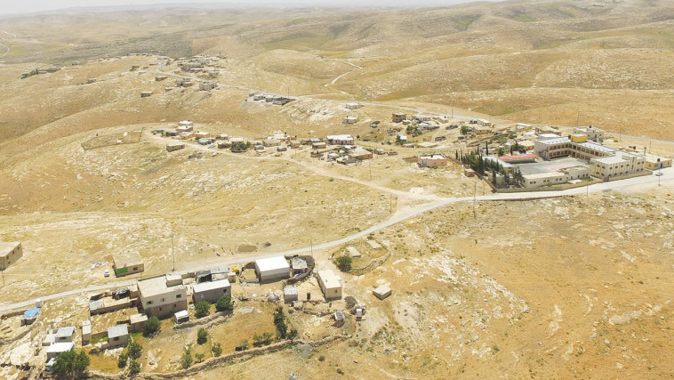בנייה פלסטינית בלתי חוקית בשטחי אש של צה''ל בהר חברון (צילום: תנועת רגבים)