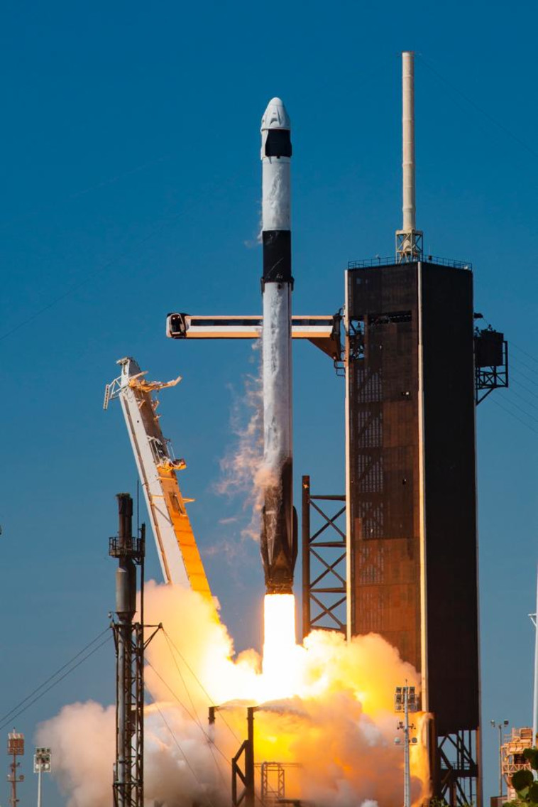 שיגור הקפסולה של איתן סטיבה לחלל על גבי טיל הפלקון 9 (צילום: Courtesy of SpaceX)