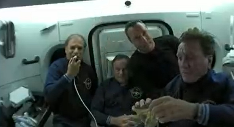 איתן סטיבה בחלל לקראת חיבור לתחנת החלל הבין-לאומית