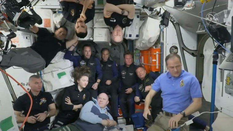 האסטרונאוט איתן סטיבה וצוות Ax-1 