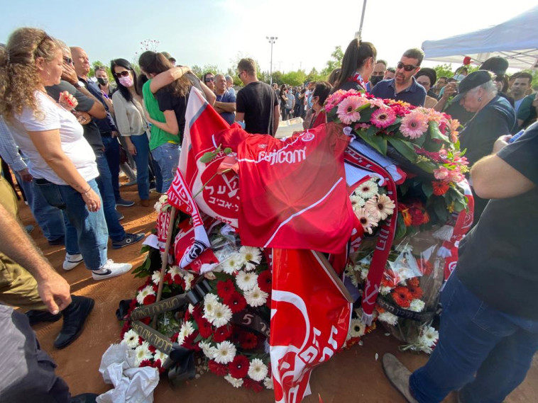הלוויתו של תומר מורד ז''ל שנרצח בפיגוע בת''א (צילום: אבשלום ששוני)