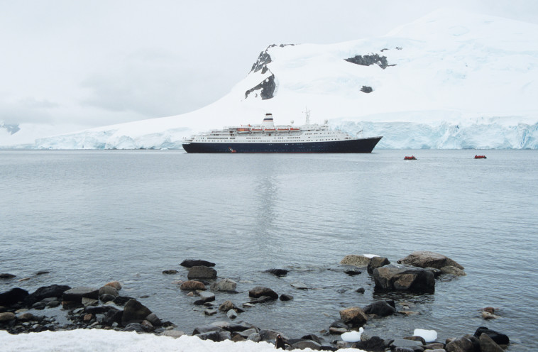 ספינה באנטרקטיקה