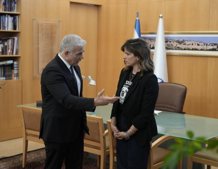 יאיר לפיד ונעה תשבי