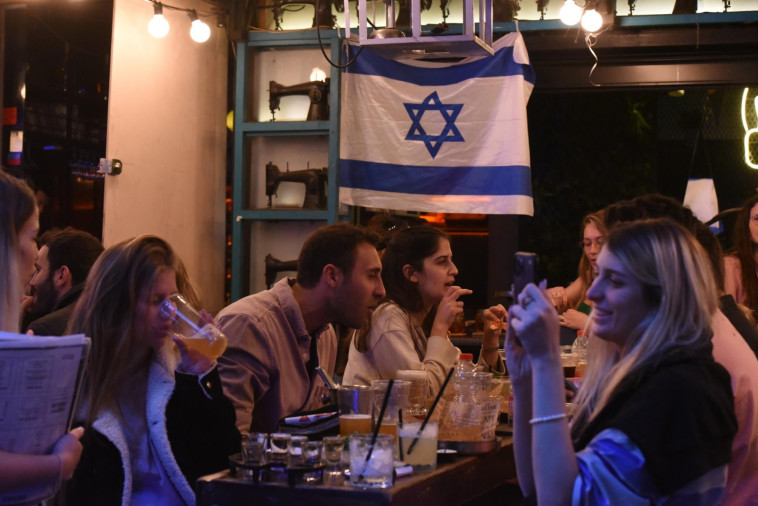 מבלים בפתיחה המחודשת של בר האילקה