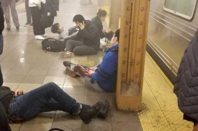 פצועים בזירת הירי בניו יורק (צילום: מתוך רשתות חברתיות אמריקאיות)