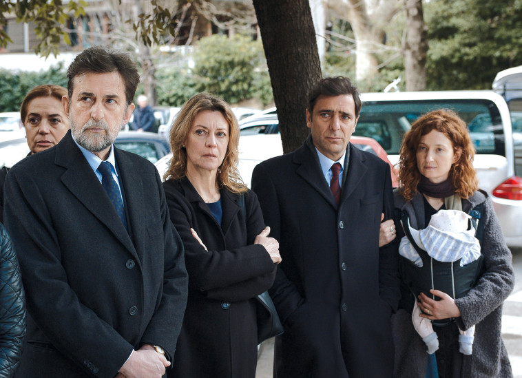 ''שלוש קומות''