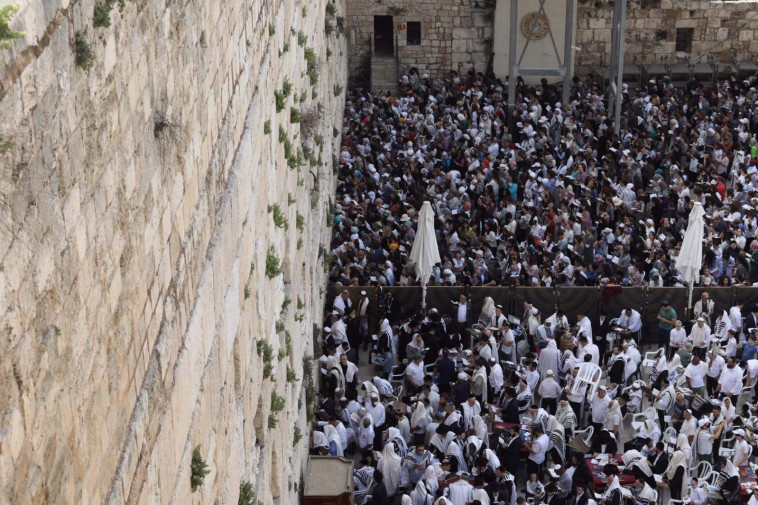 ברכת הכוהנים ברחבת הכותל (צילום: מרק ישראל סלם)