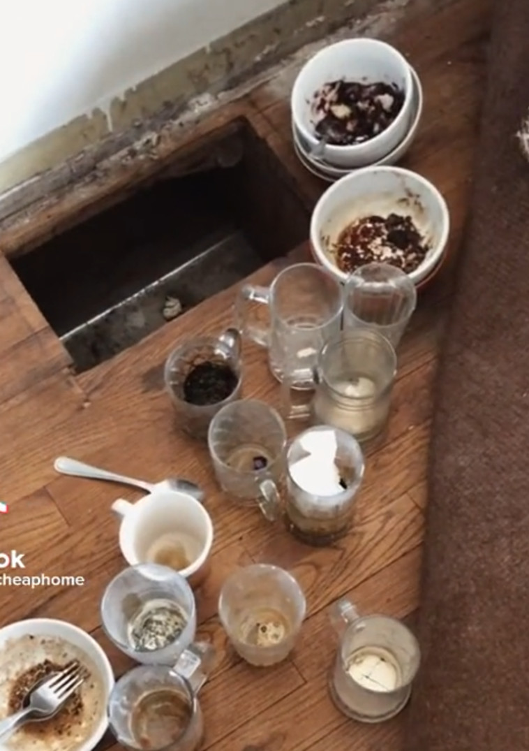 הכלים שאותרו מתחת לרצפת הבית