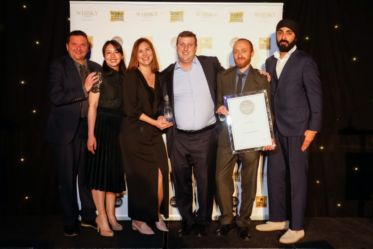 קאם צ'אנה, ספונסר של התחרות, תומר גורן, מזקק ראשי, גל קלקשטיין, מייסד, בעלים, ומנכל, דנה ברן, סמנכלית שיווק, טל חוטינר, סמנכל מכירות, וג'ניפר שום, ספונסרית נוספת של התחרות