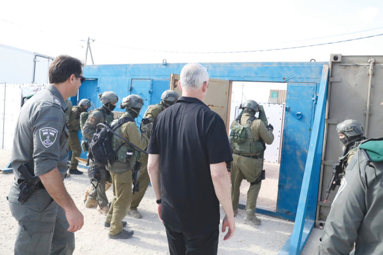 שר הביטחון בדרום 