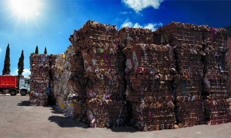 פסולת אריזות במפעל נגב אקולוגיה באופקים (צילום: נגב אקולוגיה)