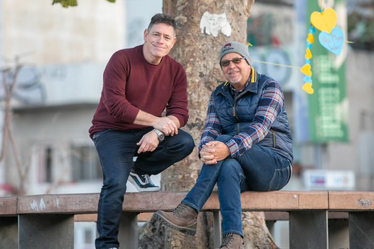 אסף אנשל עם השחקן שמחה ברבירו