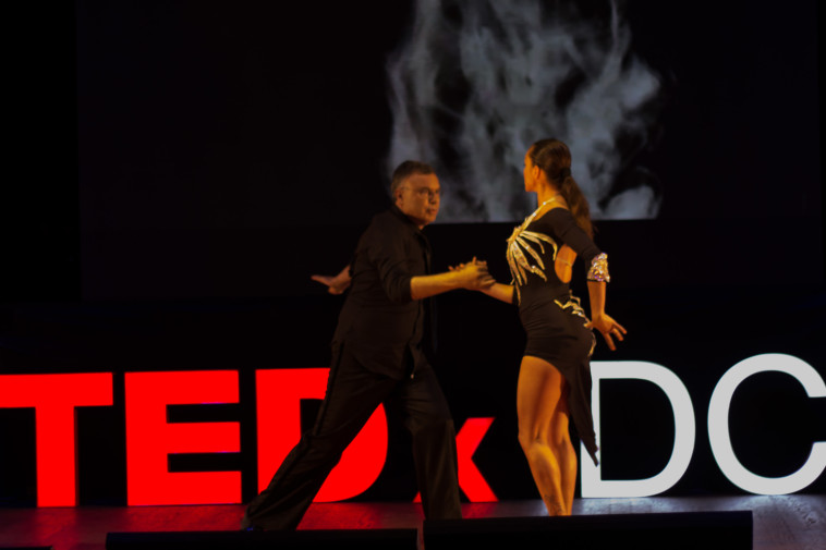 פרופ' רפי אלדור בהופעה