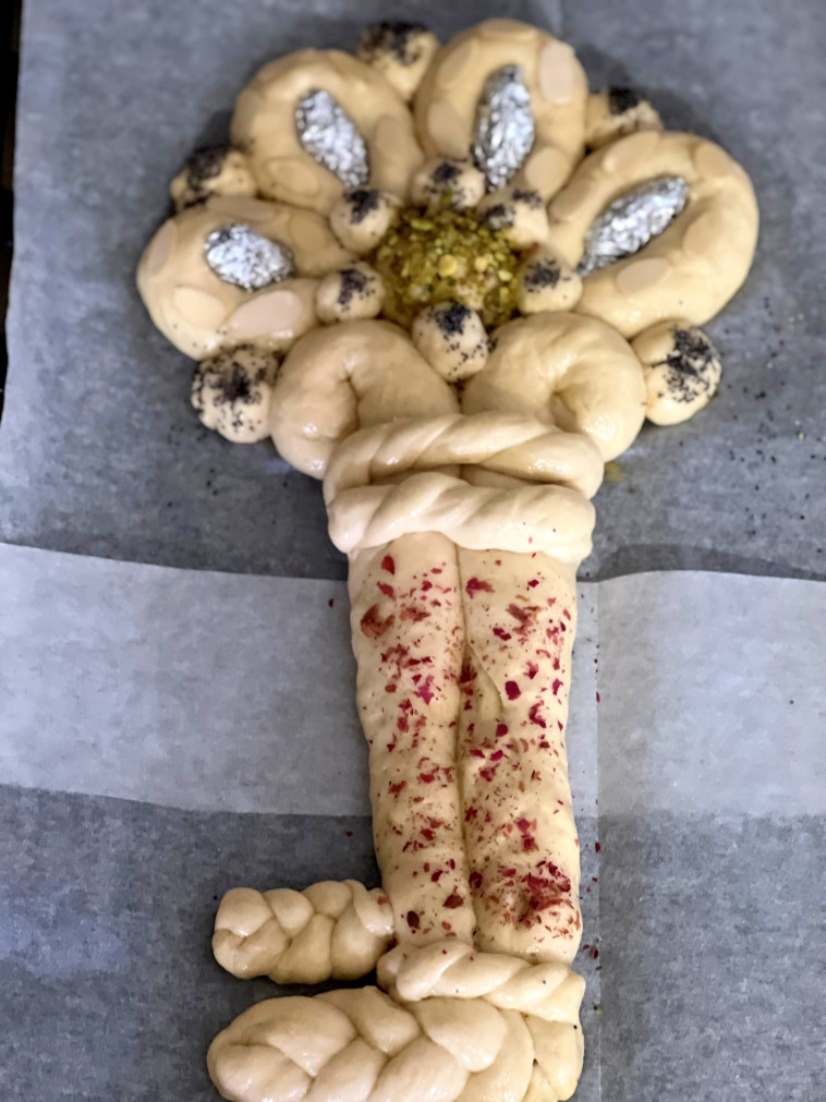 חלת מפתח עתיק לפני אפייה