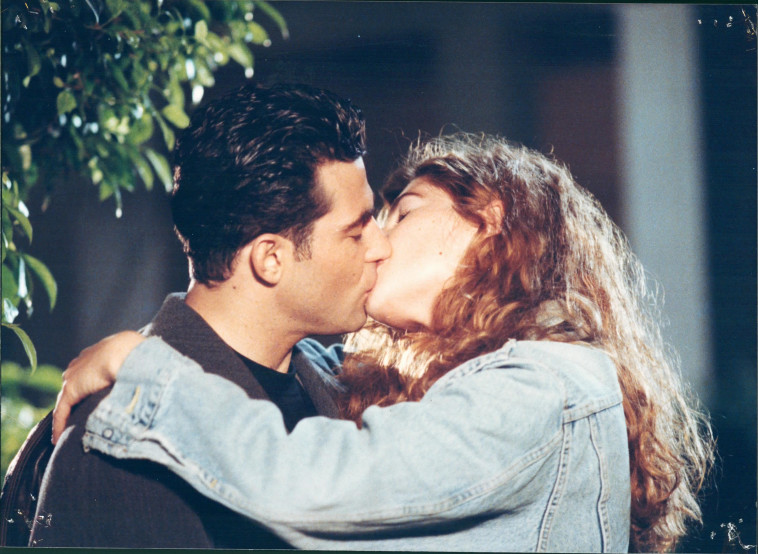 יאיר לפיד ודלית קהן בסרט ''שירת הסירנה''