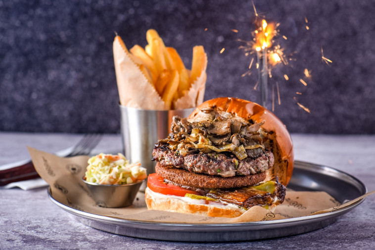 חוגגים עצמאות במסעדת BBB