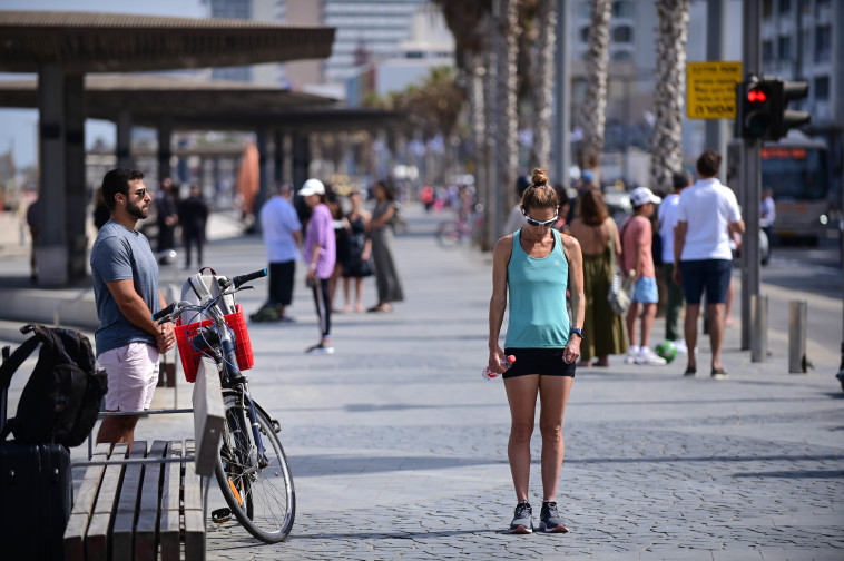 עומדים בצפירה בת''א, יום השואה 2022