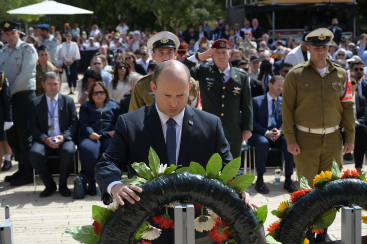 רה''מ נפתלי בנט מניח זר ביום הזיכרון לשואה ולגבורה