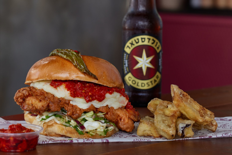 לאקי צ'יקן ליום העצמאות