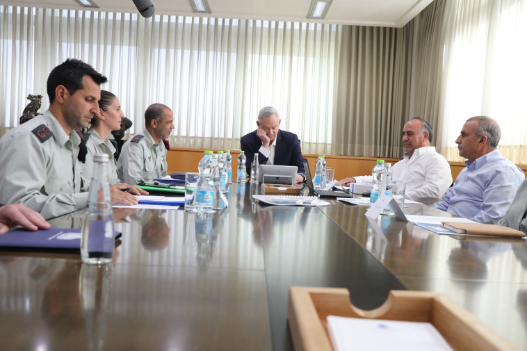 שר הביטחון בני גנץ בהכנות לאירועי יום הזיכרון 