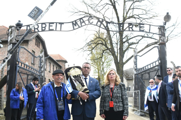 משה ליאון, אשתו ואביו