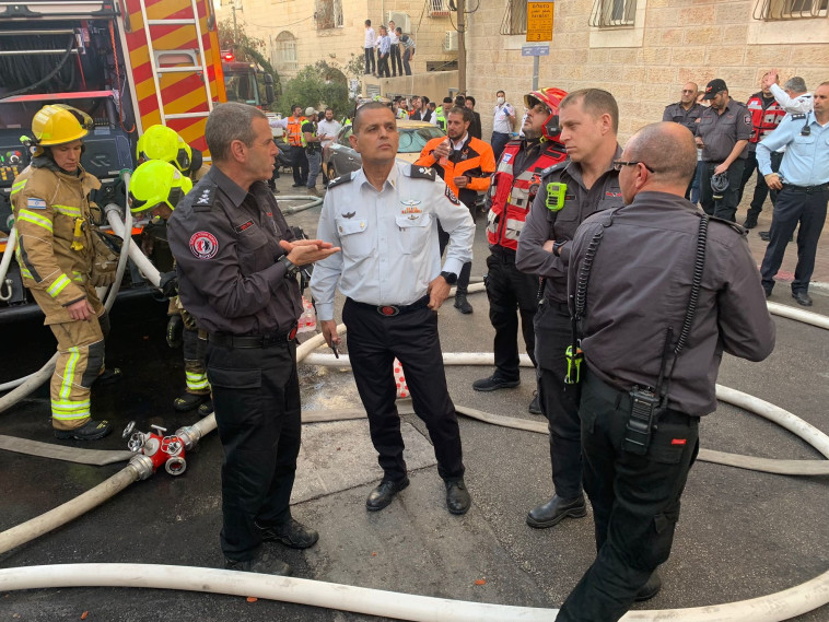 שריפה בשכונת גאולה בירושלים (צילום: דוברות כבאות והצלה)
