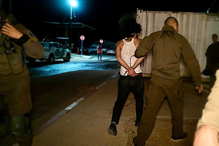 מעצרו של יוסוף עאסי, החשוד בביצוע הפיגוע באריאל, על ידי כוחות הביטחון