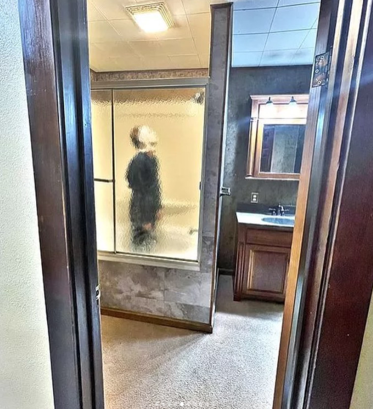 מייקל מאיירס במקלחת, גולשים תהו במה מדובר