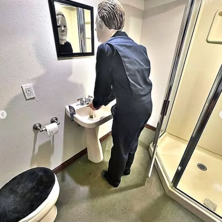 מייקל מאיירס וכיסוי האסלה המזעזע