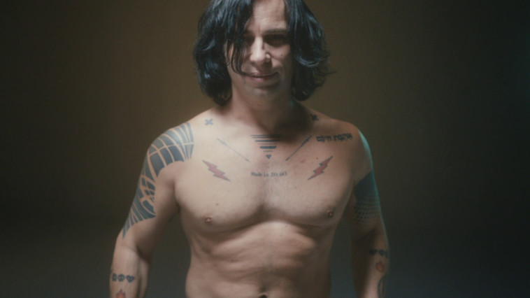 סקאזי ב''קעקועים''