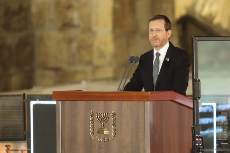 הנשיא יצחק הרצוג בטקס יום הזיכרון לחללי מערכות ישראל (צילום: מרק ישראל סלם)