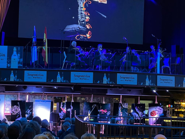 סימפונט רעננה מנגנת על רקע תערוכת השפים